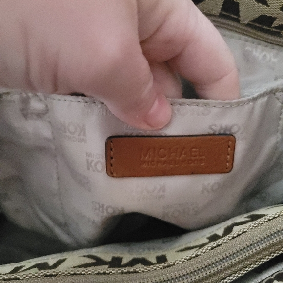 Michael Kors Jet Set Medium Work Tote or Purse Excellent condition - Picture 8 of 11